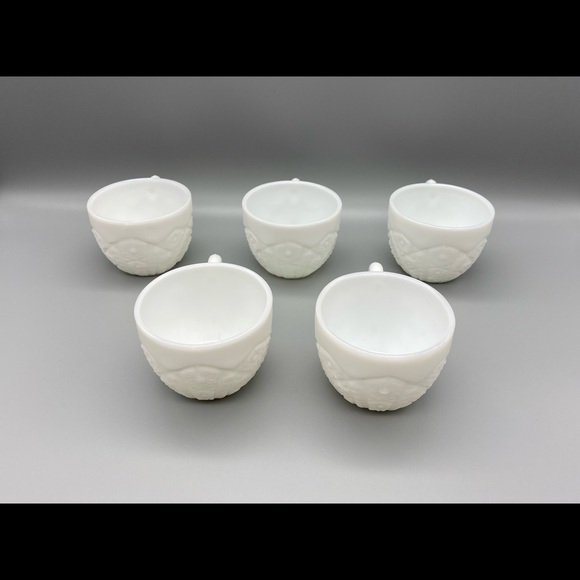 Vintage McKee Concord Milk Glass Punch Tea Cups - Picture 4 of 14